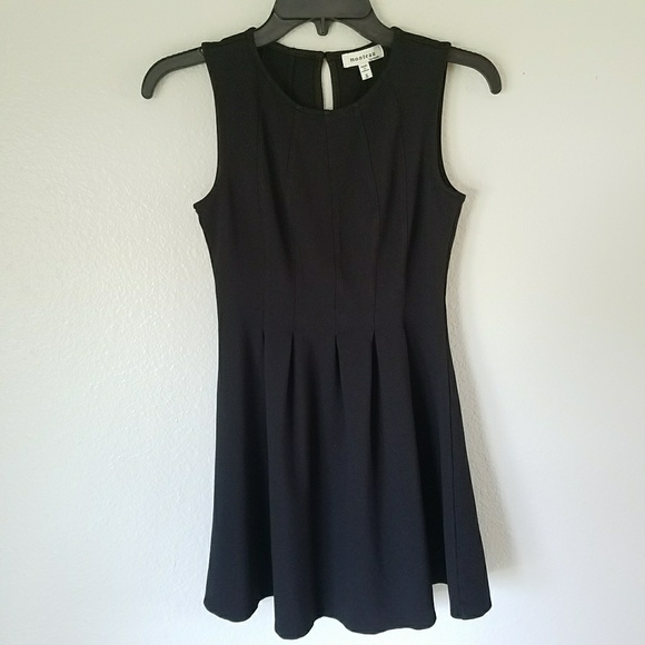 Monteau Los Angeles Small Black Fit Flare - Picture 5 of 8